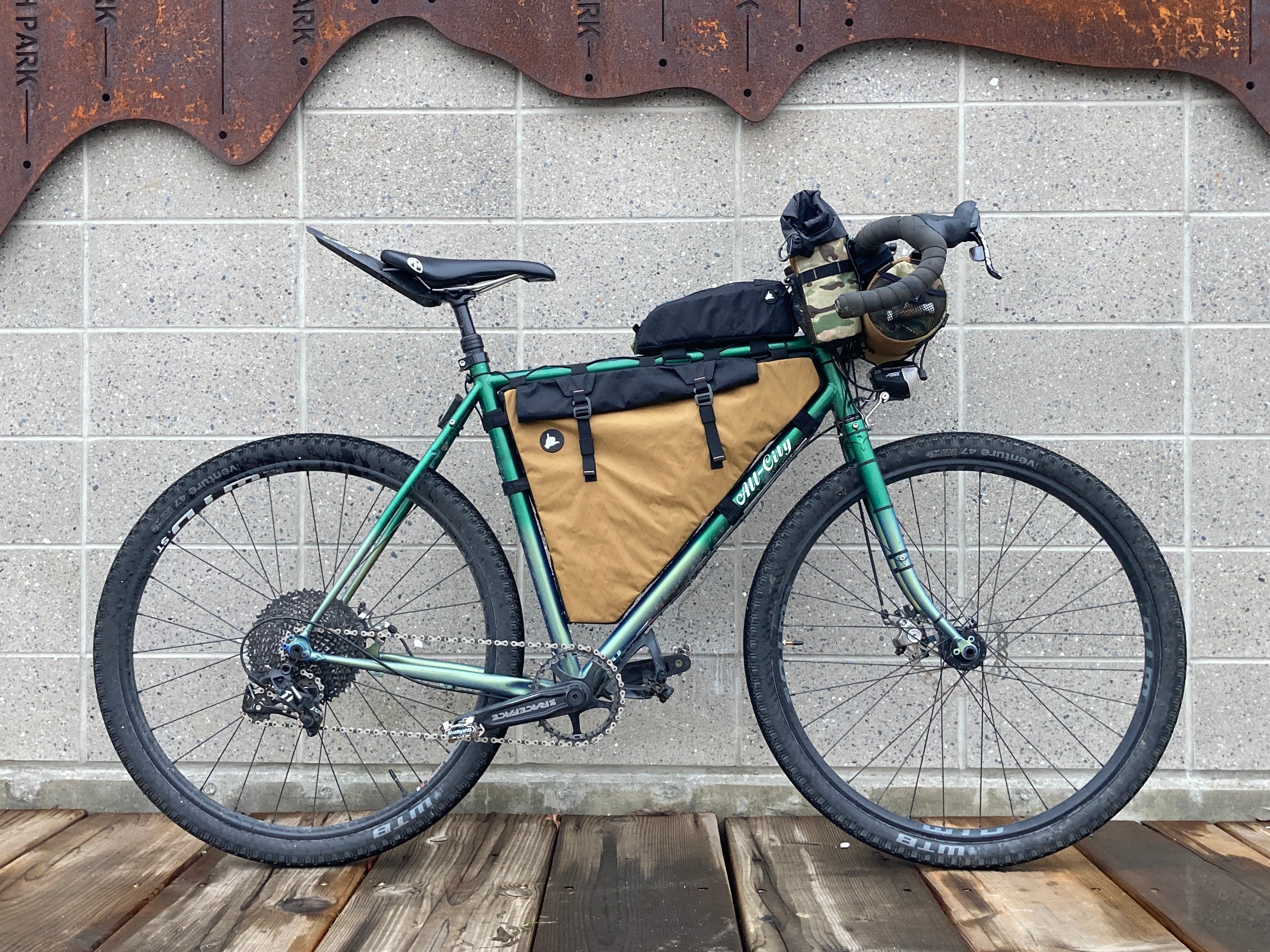Roll top frame pack